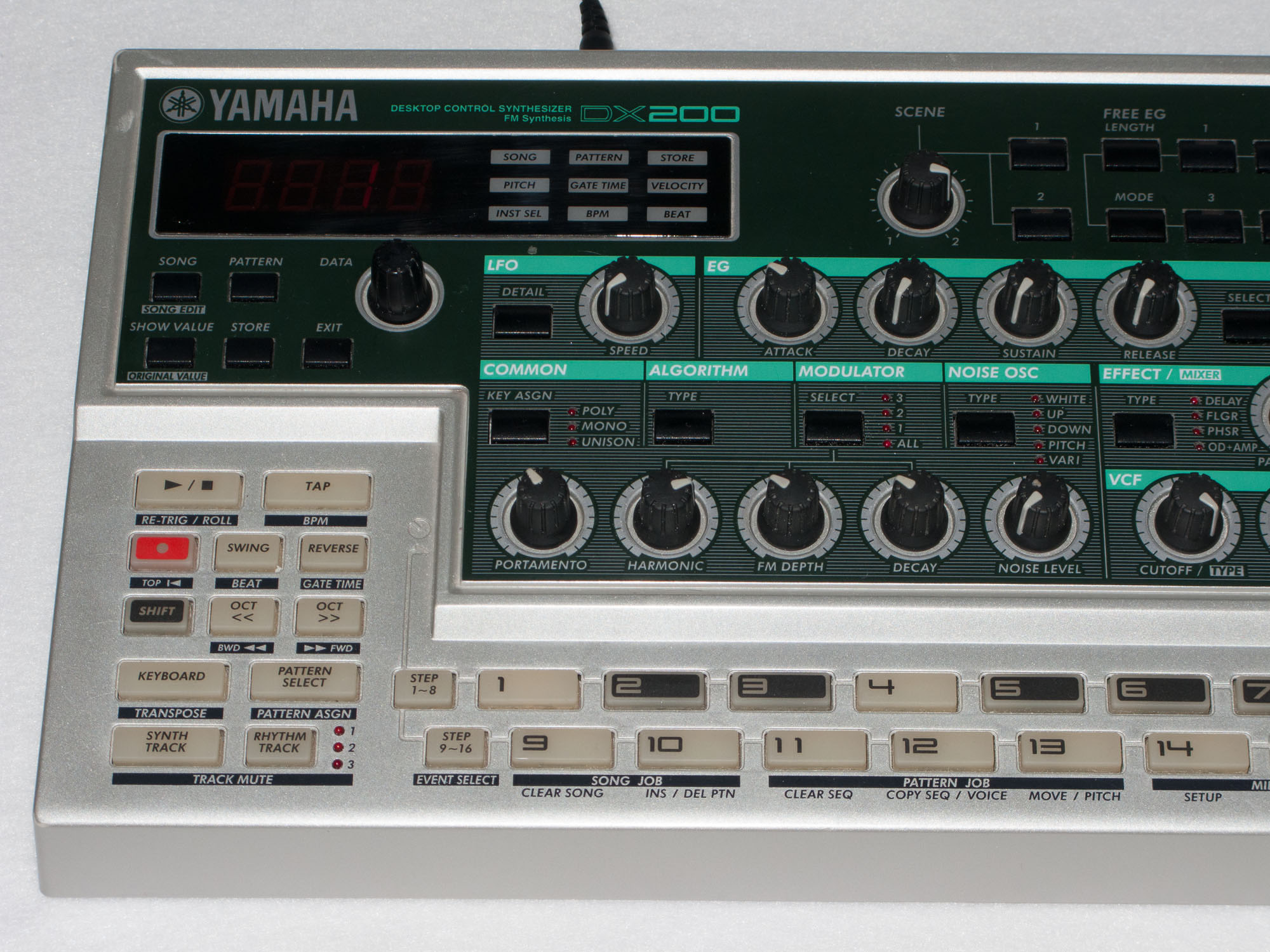 Yamaha DX200 FM Synthesizer Desktop with PLG150-DX card