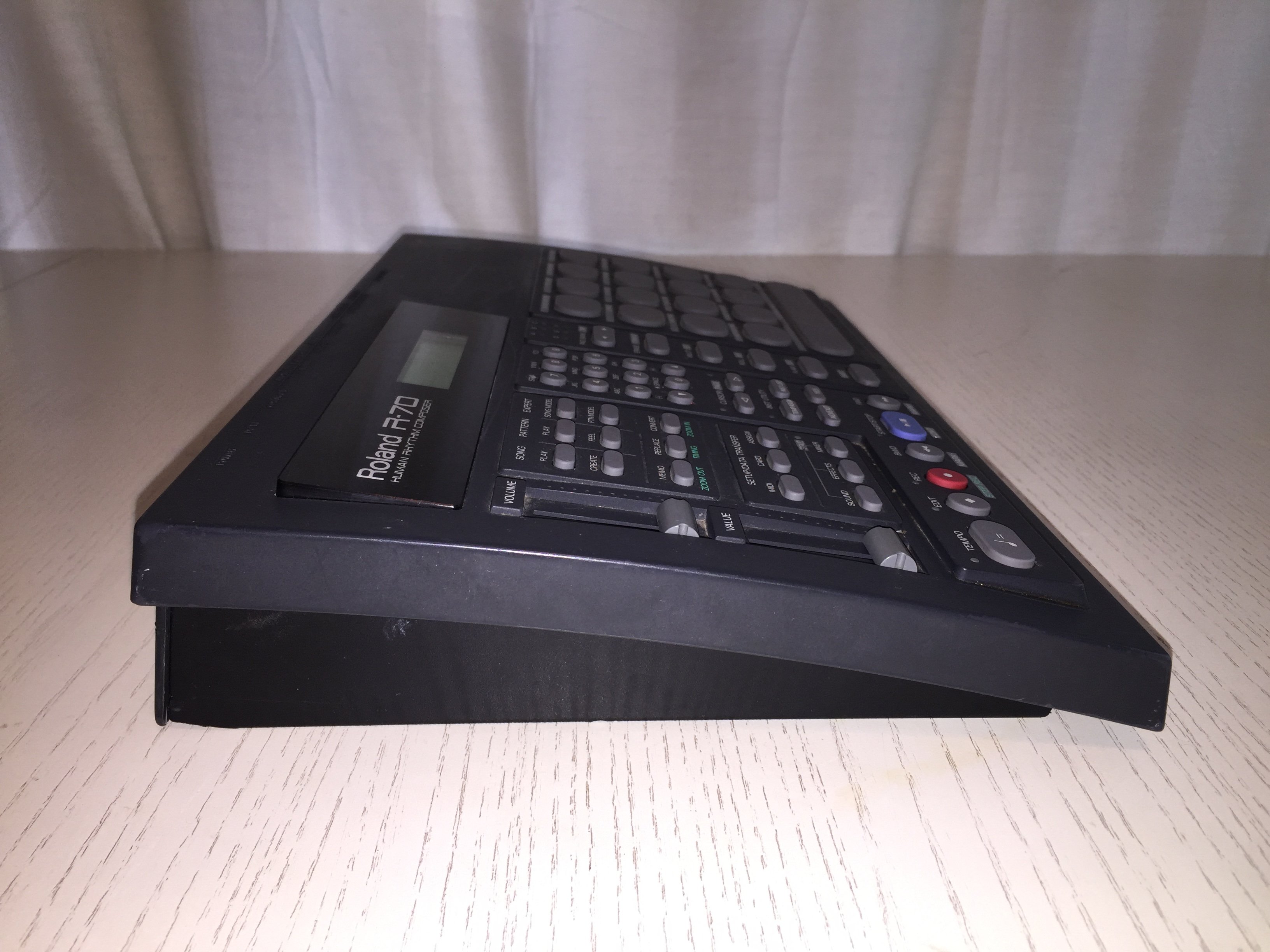 Roland R-70 Human Rhythm Composer drum machine professional